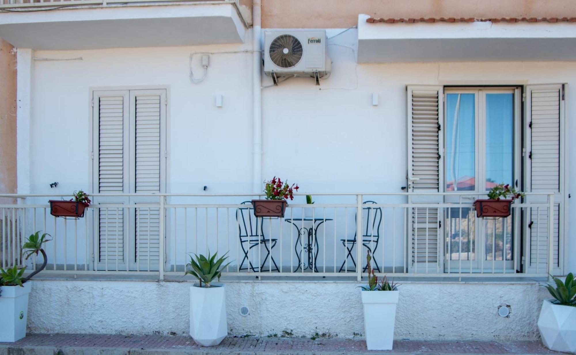 Casa Vacanze La Casetta Di Zinu' Porto Empedocle Luaran gambar